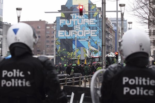 Надпись на стене: &quot;Будущее - за Европой&quot; - Sputnik Латвия