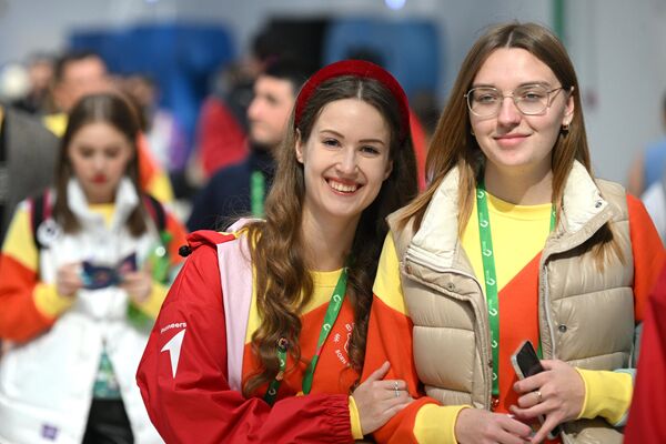 Делегаты Всемирного фестиваля молодежи в Сочи. - Sputnik Латвия