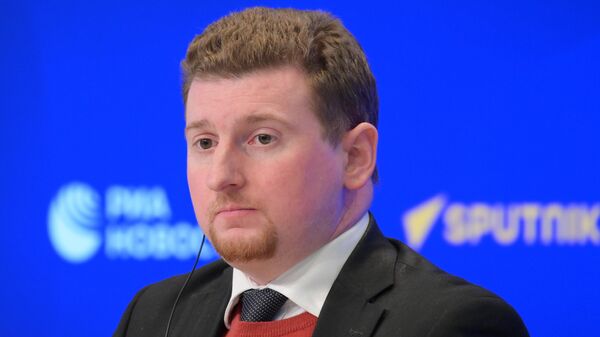 Глава делегации США на Всемирном фестивале молодежи Калеб Мопин - Sputnik Латвия