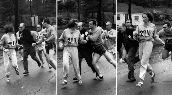 Катрин Швитцер – американская писательница и телеведущая. Она стала первой женщиной, официально принявшей участие в &quot;мужском&quot; Бостонском марафоне. - Sputnik Латвия