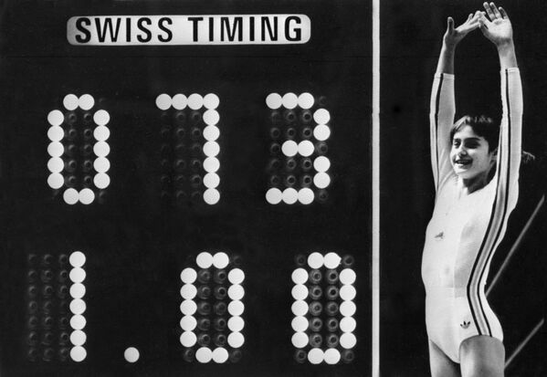 Надя Комэнеч – румынская гимнастка, пятикратная олимпийская чемпионка, двукратная чемпионка мира, девятикратная чемпионка Европы. В 1976 году она стала первой гимнасткой, получившей высший балл 10,0 на Олимпийских играх.   - Sputnik Латвия