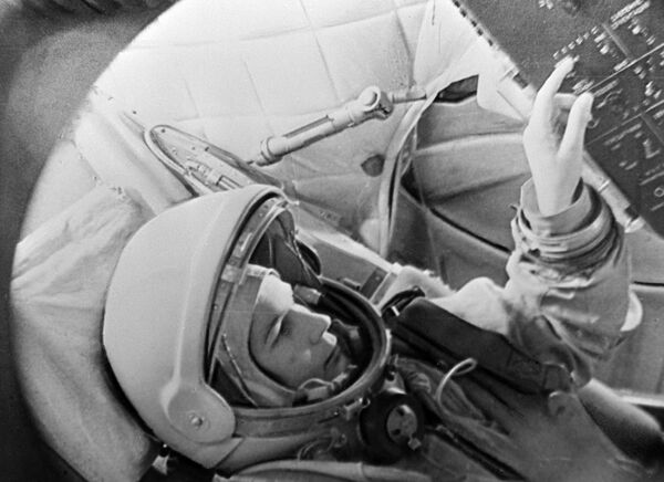 Валентина Терешкова – космонавт и герой Советского Союза. В 1963 году стала первой в мире женщиной, отправившейся в космос. Ее первый полет продлился почти трое суток. - Sputnik Латвия