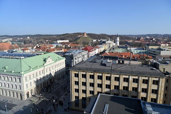 На фото: вид на центр города и на башню Гедеминаса из окон номеров и тренажерного зала гостиницы Novotel. - Sputnik Латвия