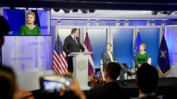 Премьер-министр Латвии Эвика Силиня на мероприятии Атлантического совета - Sputnik Латвия