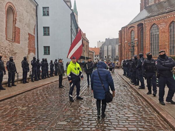 16 марта в Риге в этом году прошло без конфликтов, но зато под усиленным надзором полиции. - Sputnik Латвия
