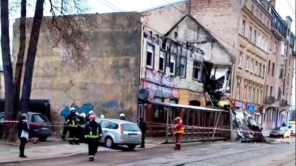 В Риге на улице Петерсалас частично обрушился дом - Sputnik Латвия