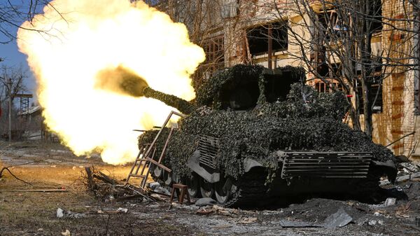 Боевая работа танкистов ВС РФ в зоне спецоперации - Sputnik Латвия