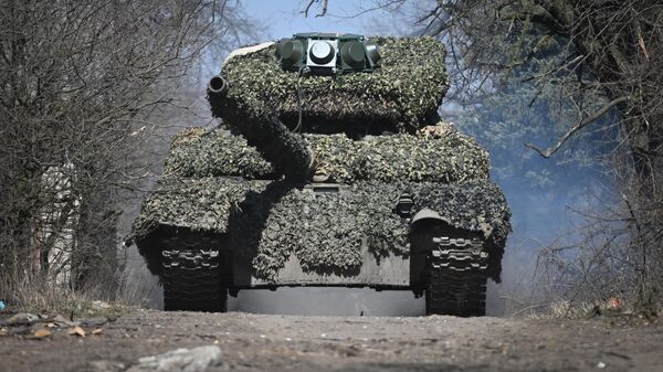 Танк Т-72 ВС РФ в зоне спецоперации - Sputnik Латвия