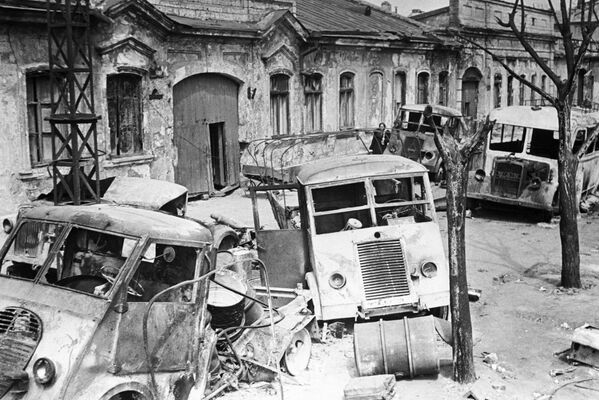 Всего партизаны уничтожили более 5 тысяч вражеский солдат и офицеров, 27 воинских эшелонов, 248 автомашин, а также спасли около 20 тысяч человек от угона в Германию. - Sputnik Латвия