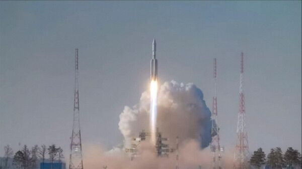 Ракету Ангара запустили в космос с третьего раза - Sputnik Латвия