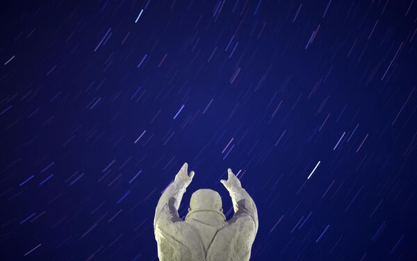 Памятник Юрию Алексеевичу Гагарину в городе Байконур.  - Sputnik Латвия