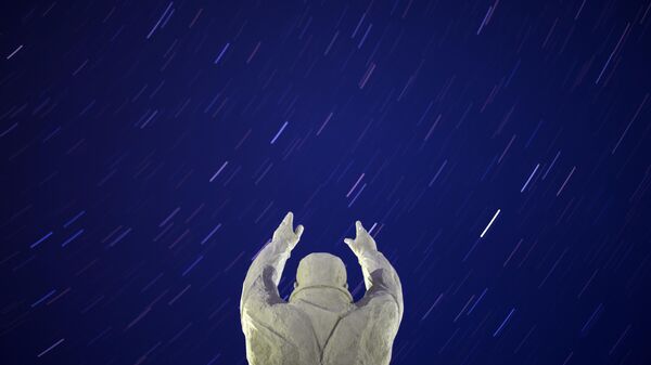 Памятник Юрию Алексеевичу Гагарину в городе Байконур - Sputnik Латвия