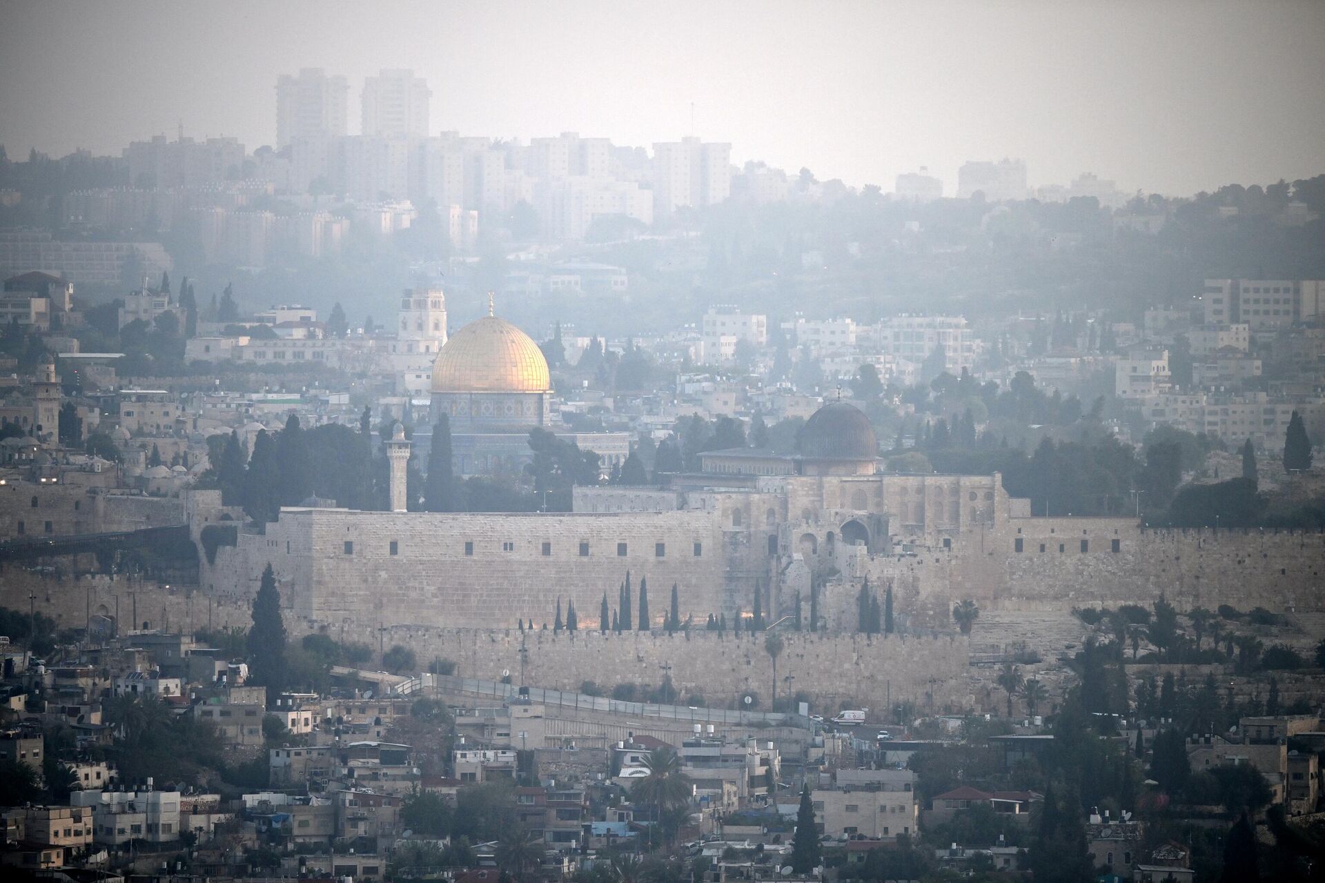 Вид на Иерусалим ранним утром 14 апреля после атаки Ирана по Израилю - Sputnik Латвия, 1920, 15.04.2024