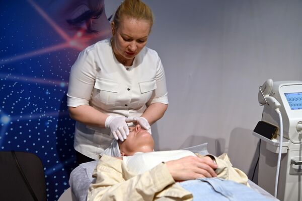 В выставке приняли участие профессиональные косметологи и специалисты в области индустрии. - Sputnik Латвия