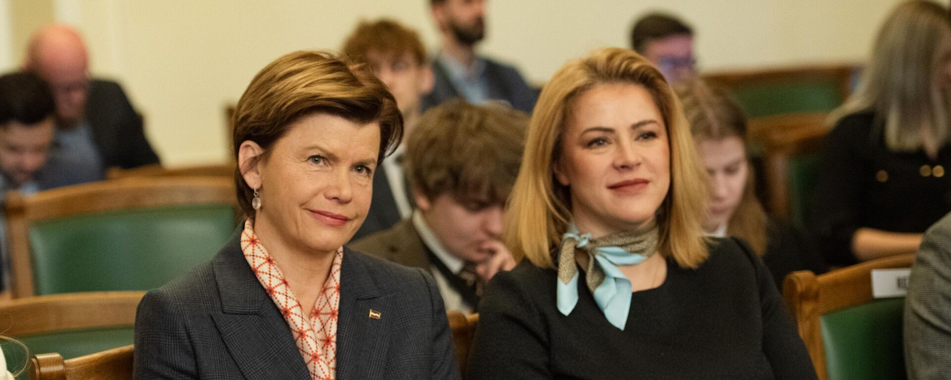 Премьер-министр Латвии Эвика Силиня ( справа) и министр иностранных дел Латвии Байба Браже - Sputnik Латвия, 1920, 05.06.2025