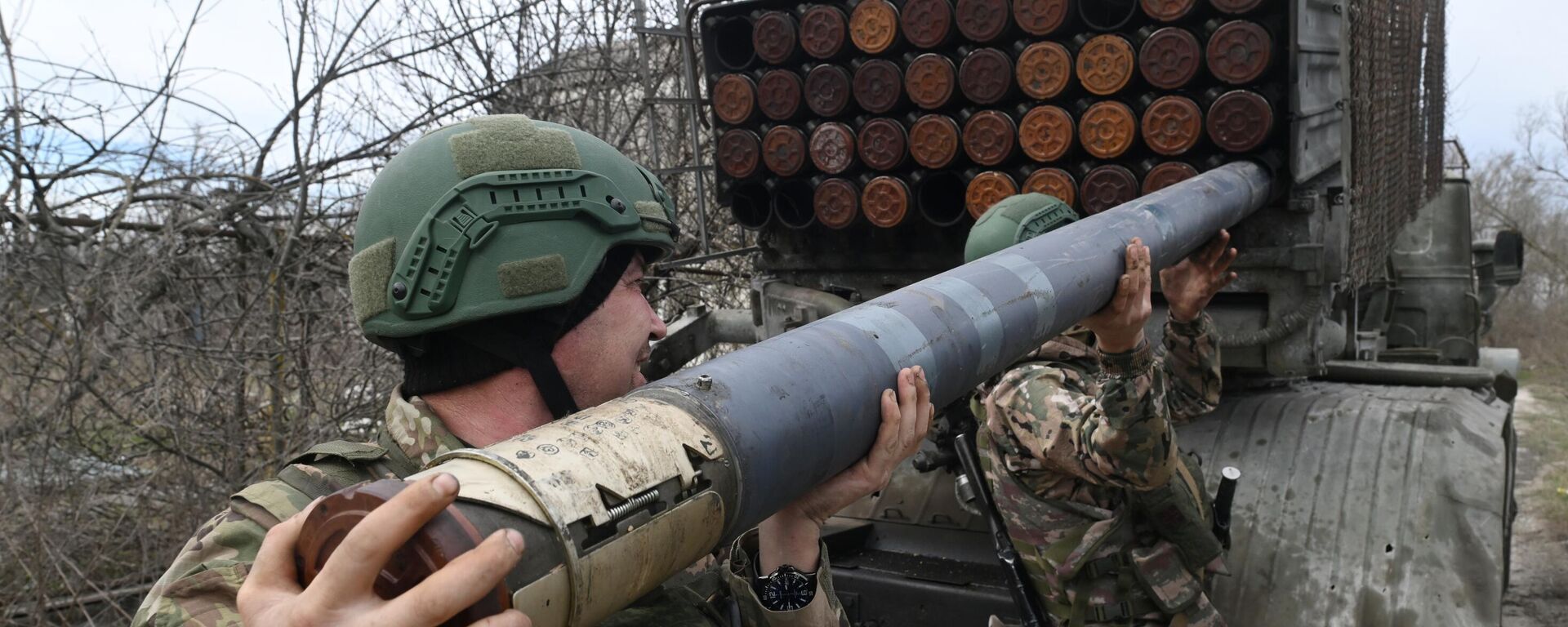 Боевая работа РСЗО Град Южной группировки войск - Sputnik Латвия, 1920, 21.12.2025