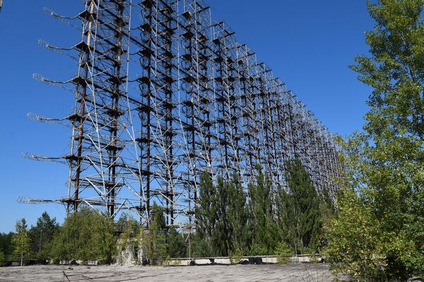 Из-за диспетчерских ограничений остановка реактора несколько раз откладывалась.На фото: чернобыльский радар Дуга 1. - Sputnik Латвия