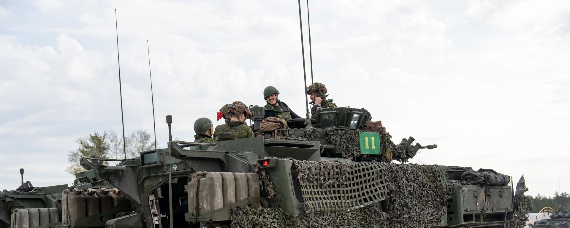 Депутаты Сейма Латвии посетили военный полигон в Адажи  - Sputnik Латвия, 1920, 09.09.2025