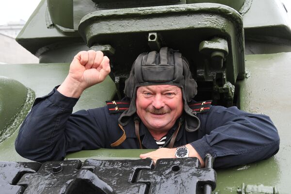 Военнослужащий на военном параде во Владивостоке - Sputnik Латвия