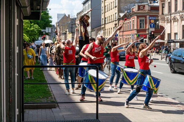 На праздник в Риге пришли сотни человек. - Sputnik Латвия