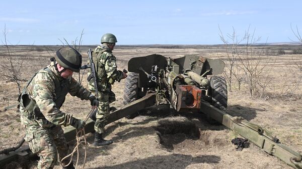 Боевая подготовка артиллеристов Южной группировки войск - Sputnik Латвия