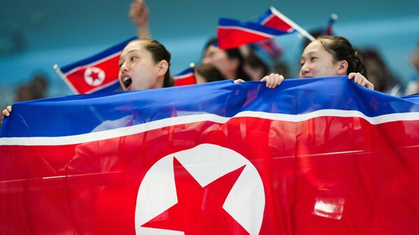Болельщики из Северной Кореи поддерживают спортсменов, участвующих в Играх БРИКС  - Sputnik Латвия