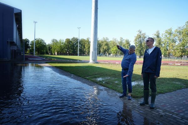 По итогу визита Ринкевичс обязал власти города улучшить систему информирования населения и наладить связь между ответственными госструктурами - Sputnik Латвия