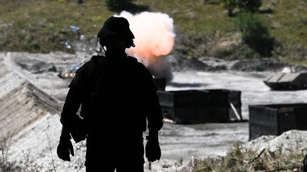 Военнослужащий ВС РФ в зоне СВО - Sputnik Латвия