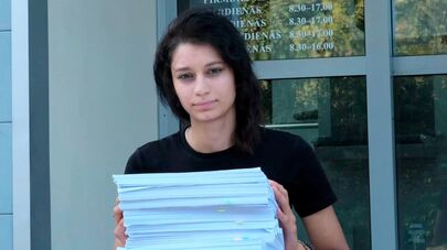 Латвийская активистка Татьяна Андриец с материалами уголовного дела