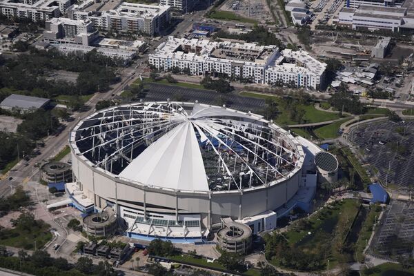 Разрушенная крыша Tropicana Dome в Сент-Питерсберге, штат Флорида - Sputnik Латвия