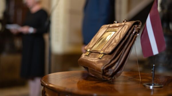 Министр финансов Латвии Арвилс Ашераденс представил в Сейм проект бюджета на 2025 год - Sputnik Латвия