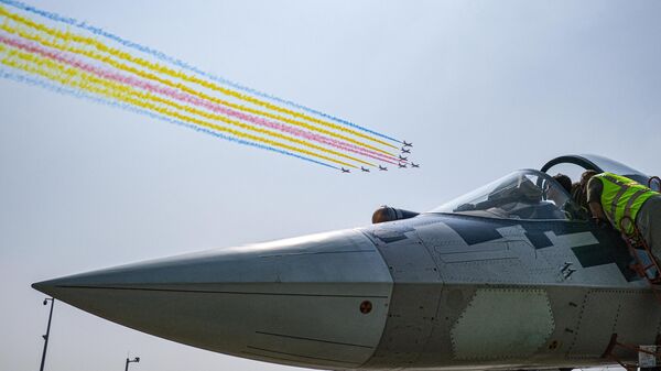 Многофункциональный истребитель пятого поколения Су-57Э на Airshow China 2024 - Sputnik Латвия