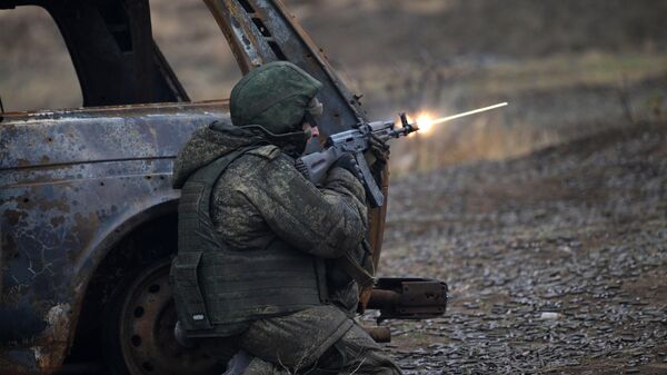 Боевая подготовка штурмовых подразделений 30-й мотострелковой бригады ЦВО в ДНР - Sputnik Латвия