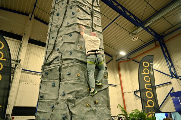 В последнем зале можно было узнать о различных видах активного отдыха, покататься на квадроциклах, скейтбордах и велосипедах. - Sputnik Латвия