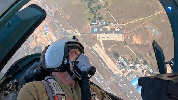 Два самых современных в мире истребителя пятого поколения - российский Су-57 и американский F-35 Lightning II. - Sputnik Латвия