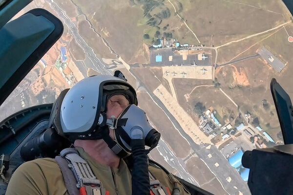 Два самых современных в мире истребителя пятого поколения - российский Су-57 и американский F-35 Lightning II. - Sputnik Латвия