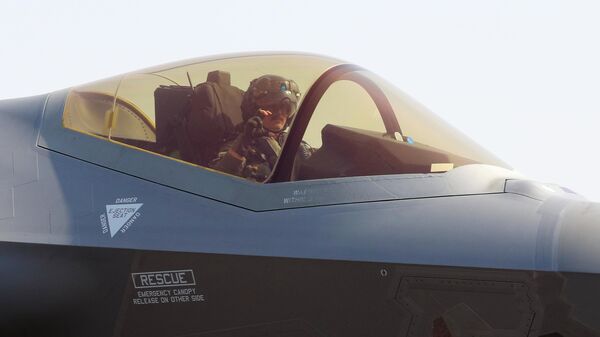 Истребитель-бомбардировщик F-35 - Sputnik Латвия
