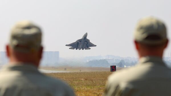 Российский истребитель Су-57 на XV международной выставке авиакосмической техники Aero India 2025 - Sputnik Латвия