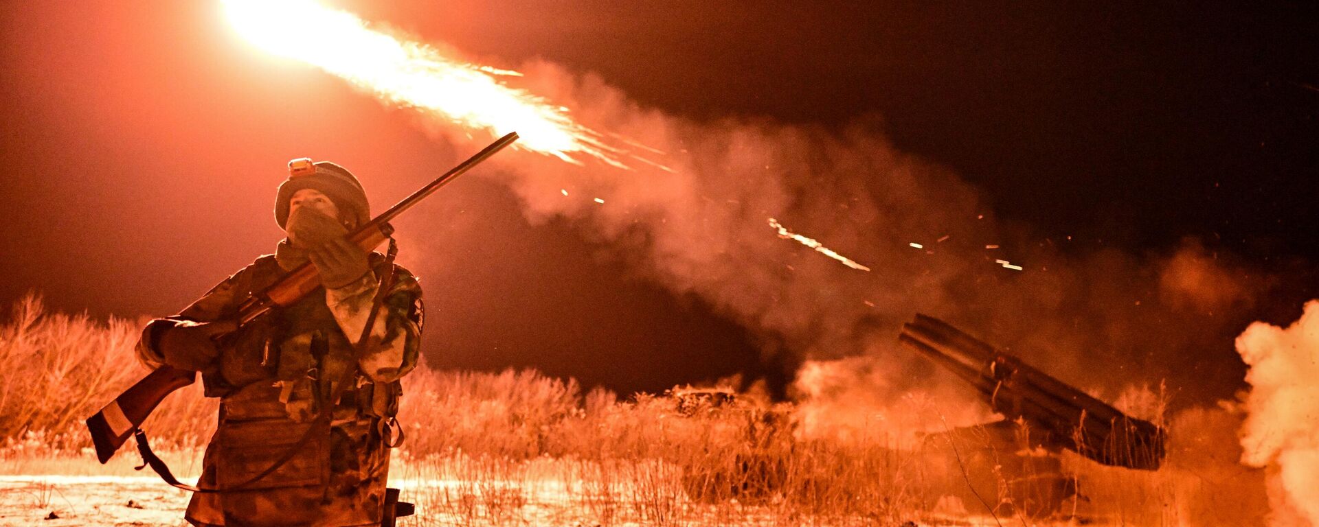 РСЗО Ураган ВС России ведет огонь по позициям противника в зоне СВО - Sputnik Латвия, 1920, 13.02.2025