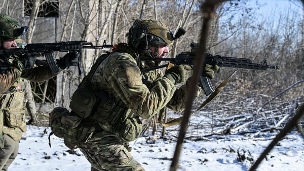 Военнослужащие ВС РФ на полигоне в зоне спецоперации - Sputnik Латвия