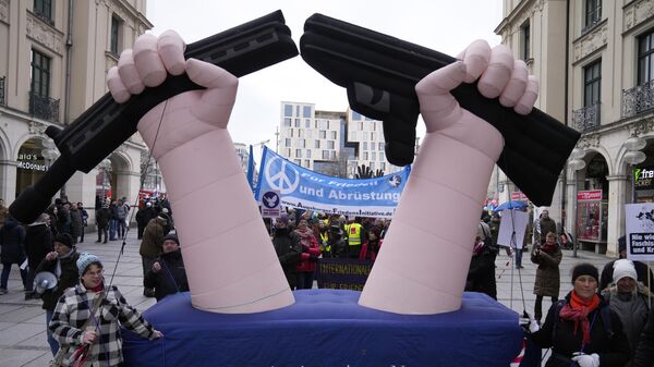 Акция протеста во время Мюнхенской конференции по безопасности, 15 февраля 2025 года  - Sputnik Латвия