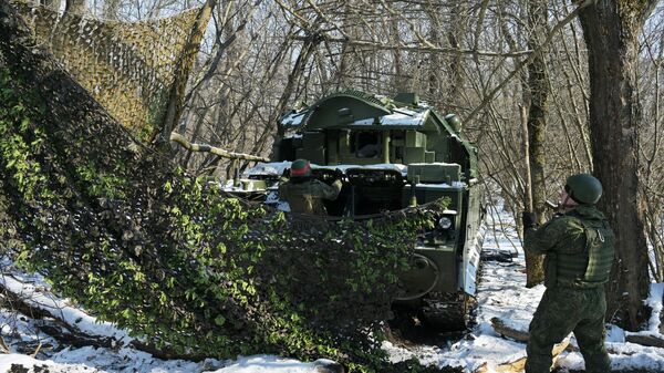 Военнослужащие ВС РФ у ЗРК Тор-М2 в зоне спецоперации - Sputnik Латвия