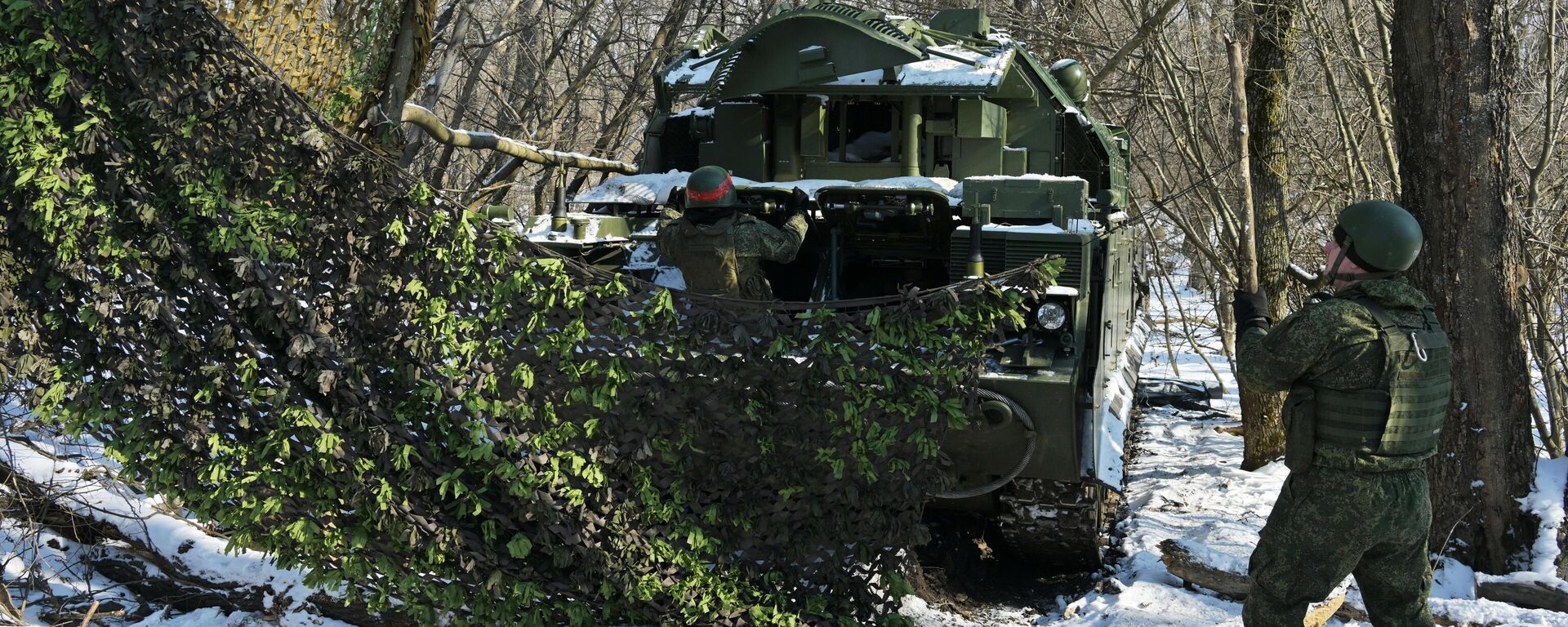 Военнослужащие ВС РФ у ЗРК Тор-М2 в зоне спецоперации - Sputnik Латвия, 1920, 04.03.2025