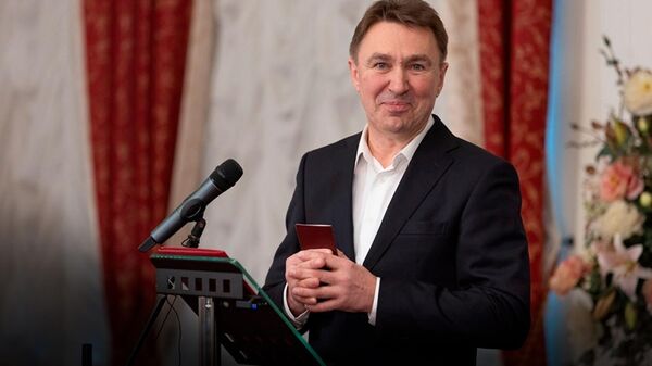 Переселенцу из Германии вручили паспорт РФ - Sputnik Латвия