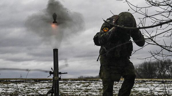 Боевая работа минометного расчета группировки войск Север в Курской области - Sputnik Латвия