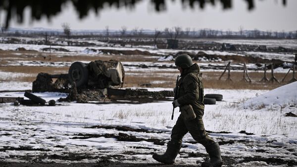 Военнослужащий ВС РФ в зоне спецоперации - Sputnik Латвия