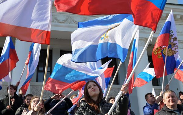 Патриотический флешмоб в преддверии Дня воссоединения Республики Крым с Российской Федерацией в Казани Патриотический флешмоб в преддверии Дня воссоединения Республики Крым с Российской Федерацией в Казани - Sputnik Латвия