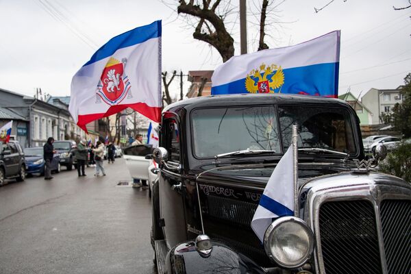 Автомотопробег из Симферополя в Севастополь на праздничном мероприятии, посвященном Дню воссоединения Крыма с Россией Автомотопробег из Симферополя в Севастополь на праздничном мероприятии, посвященном Дню воссоединения Крыма с Россией - Sputnik Латвия
