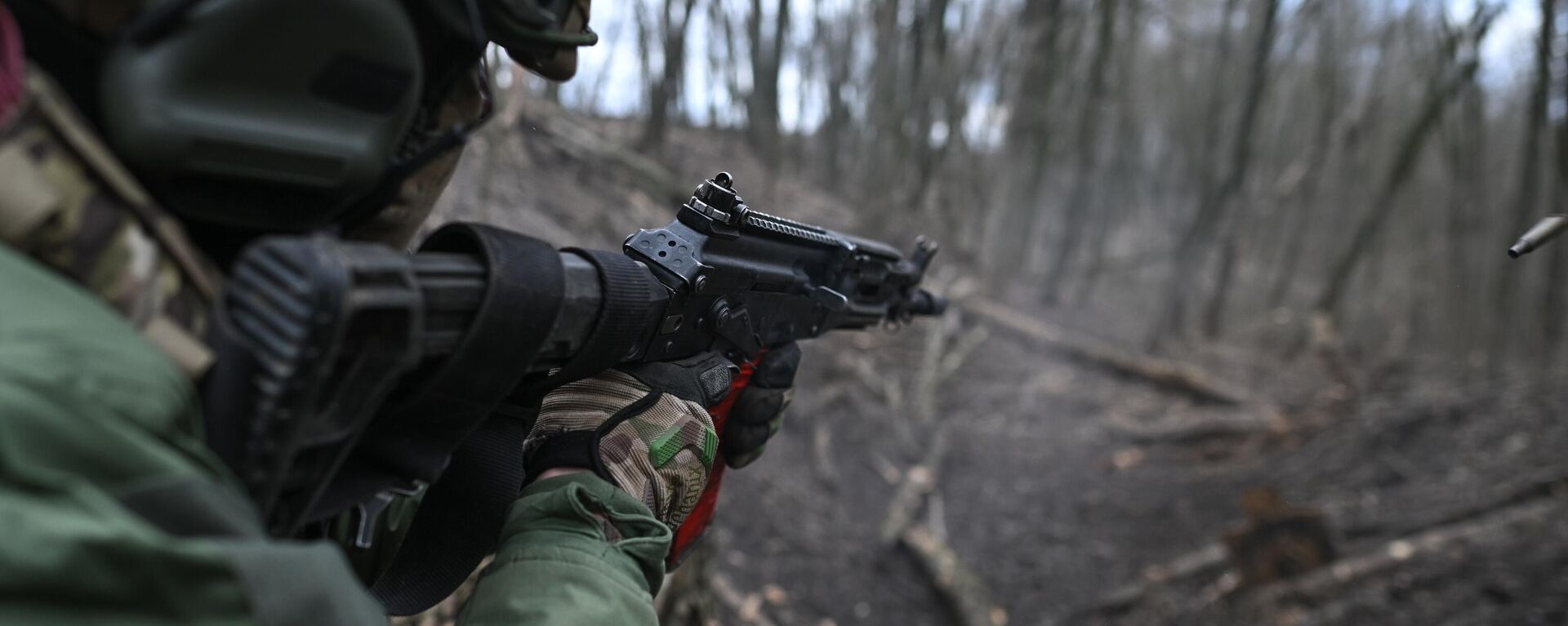 Военнослужащий ВС РФ в зоне спецоперации - Sputnik Латвия, 1920, 27.03.2025