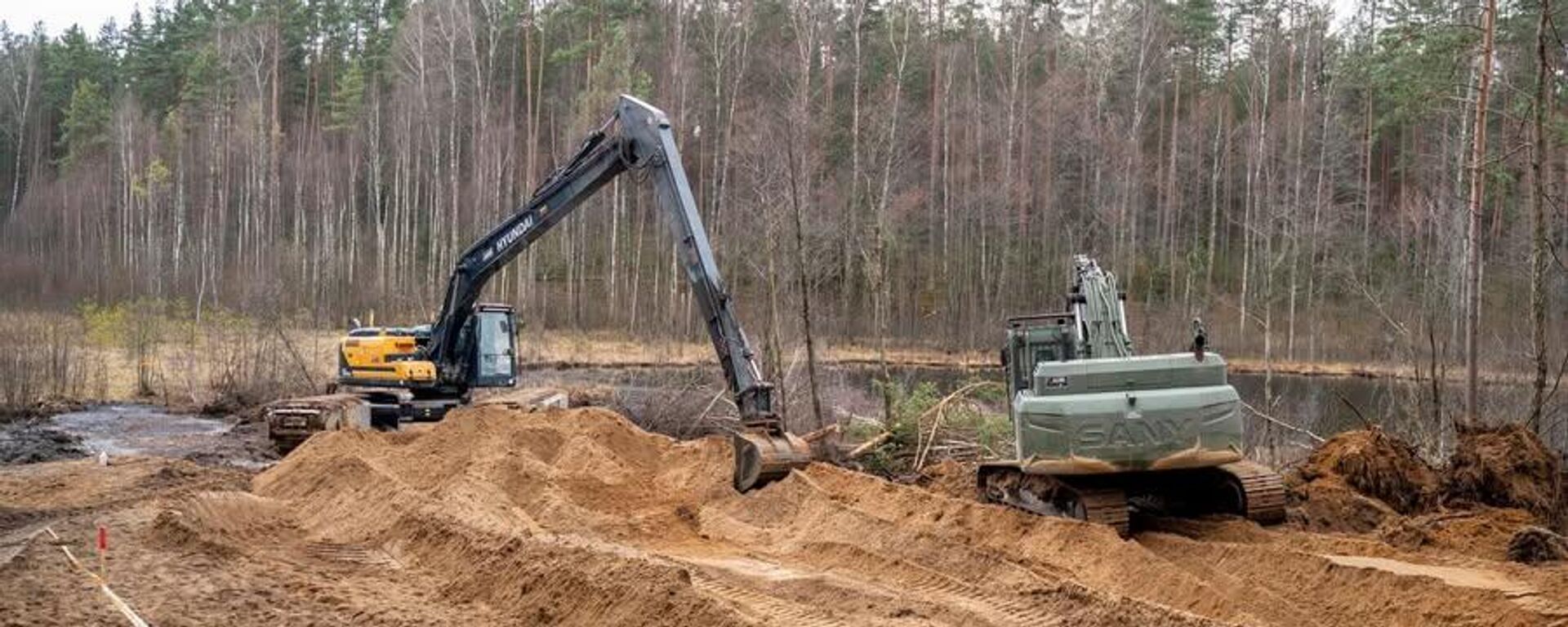 Спасательные работы на месте происшествия, где могли погибнуть американские военнослужащие во время учений в Литве - Sputnik Латвия, 1920, 28.03.2025